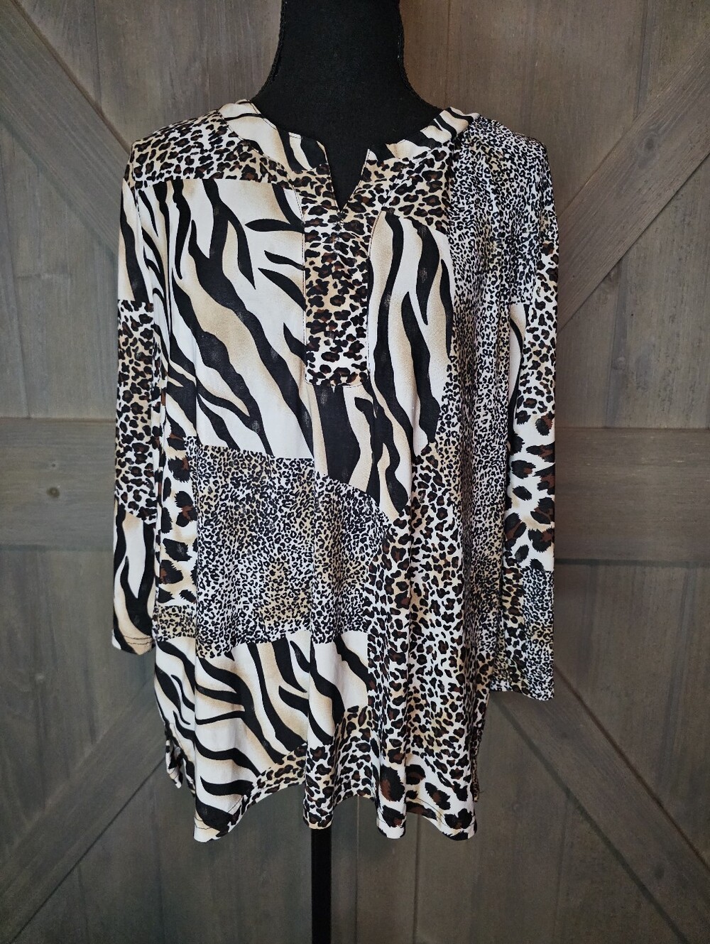 Emily Daniels Animal Print Blouse sz Large